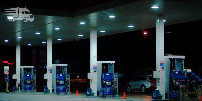 Заправка вантажного автомобіля паливом з використанням паливної картки на АЗС