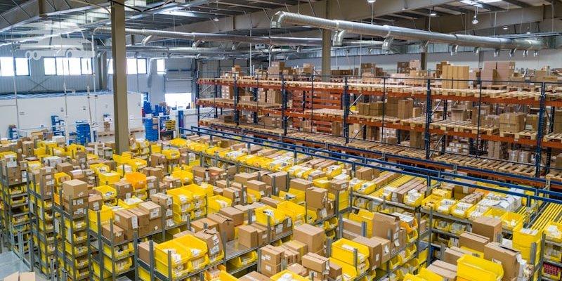 Контейнери на терміналі інтермодальних перевезень
